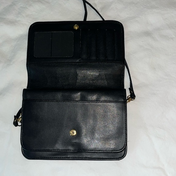 Buxton Black Crossbody Bag with Minimalist Design - Picture 4 of 5